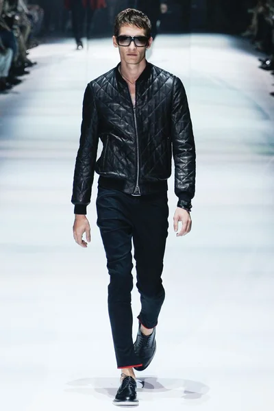 Look 3